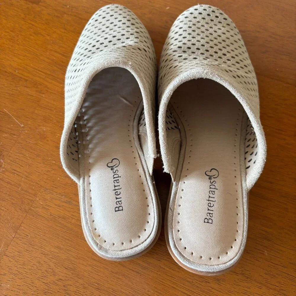 Baretraps Glynda Perforated Suede Mule Sz 7 Slip On Clogs Block Heel Slides Tan - Picture 2 of 5